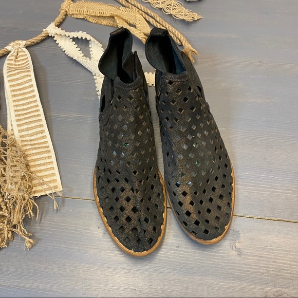 Musse & Cloud Calia Perforated Bootie - Picture 2 of 7